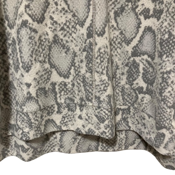 Frank Lyman Design Snakeskin Sweater - Picture 3 of 9